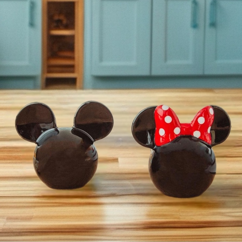 Disney Mickey and Minnie Mouse Ceramic Salt and Pepper Shakers | Set of 2 - Picture 5 of 6